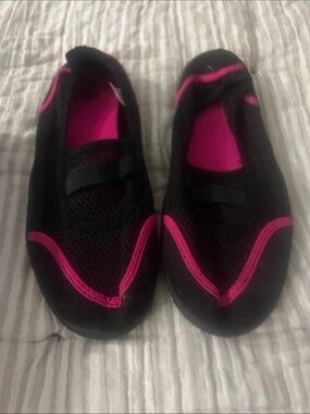 Speedo Black and Hot Pink Water Shoes